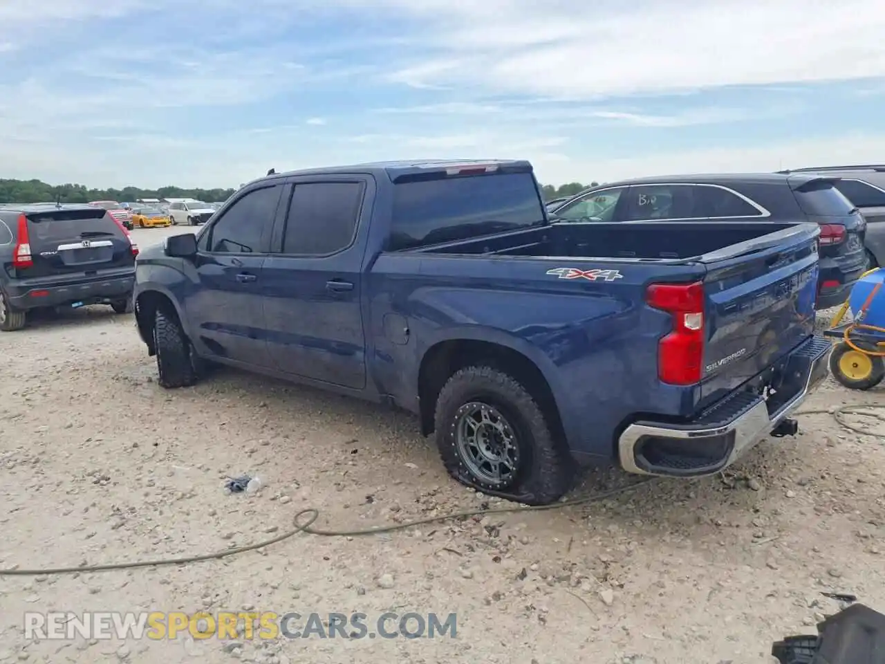 2 fotografías del automóvil dañado 1GCPDKEK3PZ129638 CHEVROLET SILVERADO 2023