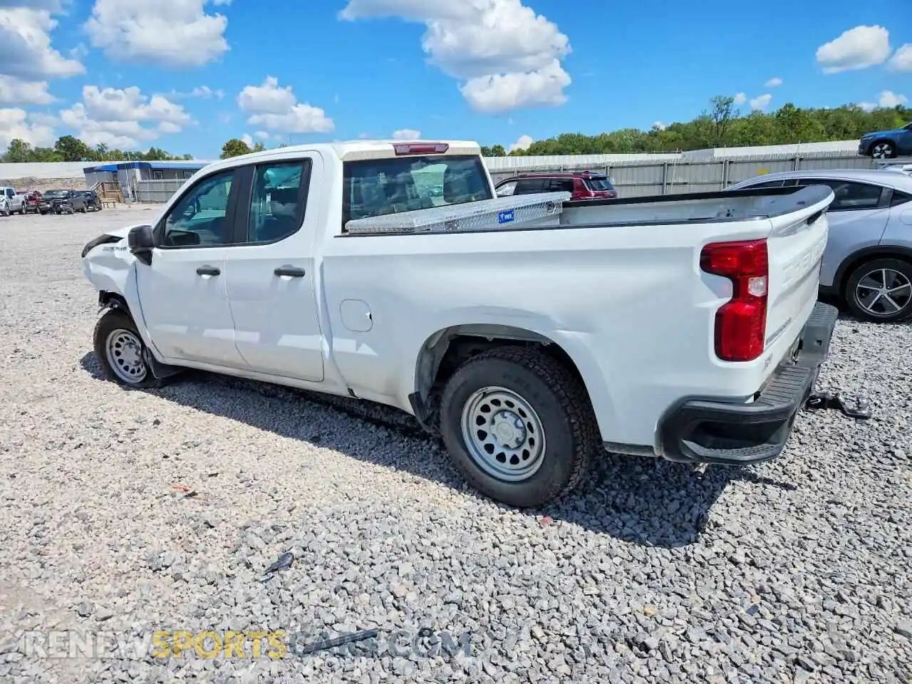 2 fotografías del automóvil dañado 1GCRAAED3PZ106762 CHEVROLET SILVERADO 2023