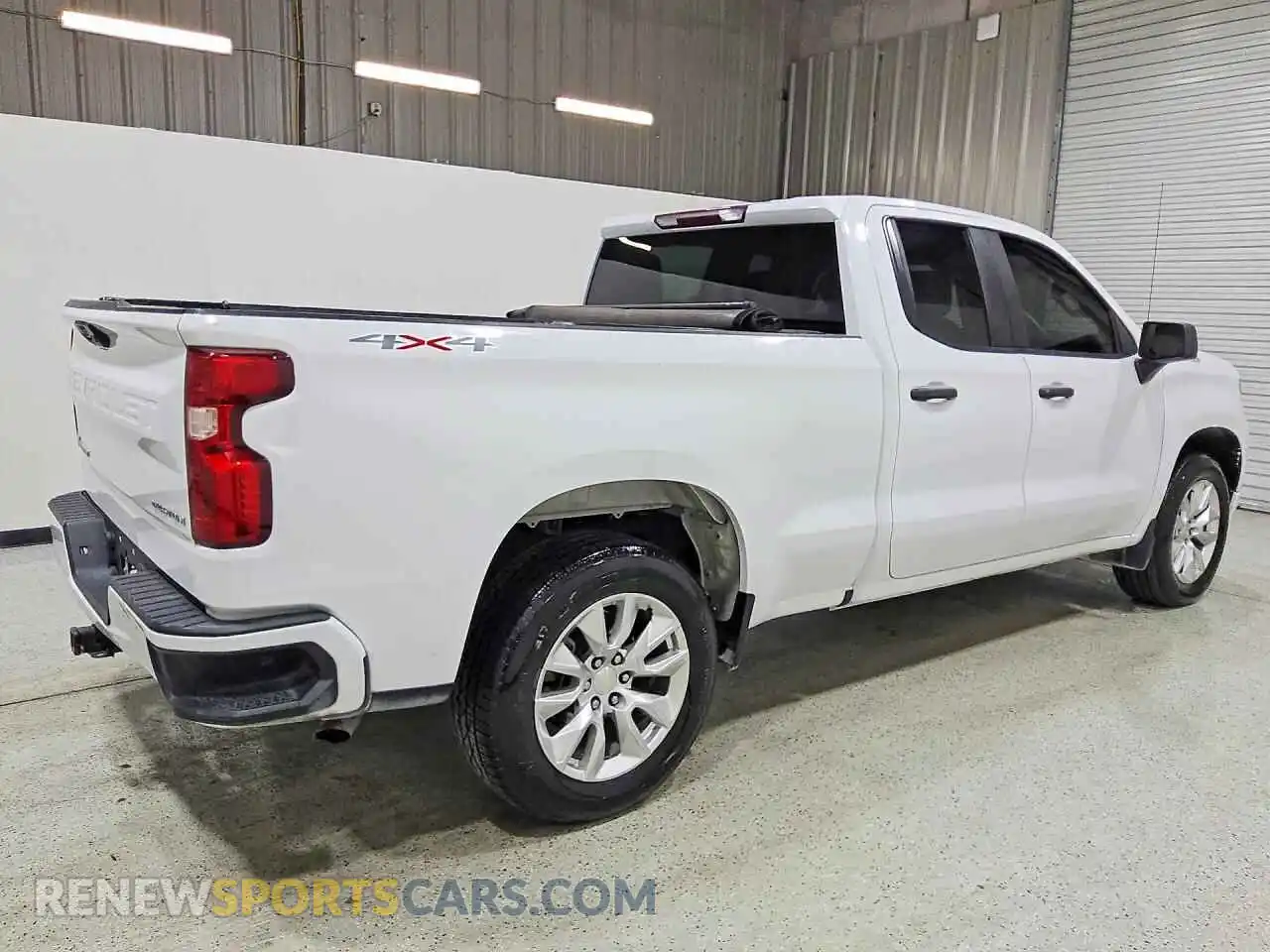 3 fotografías del automóvil dañado 1GCRDBEK1PZ271852 CHEVROLET SILVERADO 2023