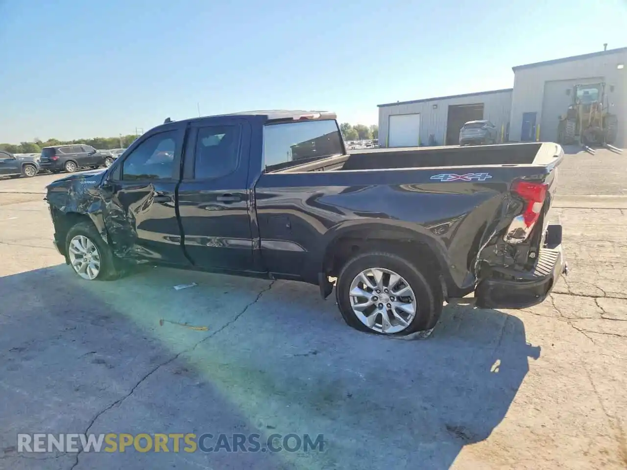 2 fotografías del automóvil dañado 1GCRDBEK5PZ282207 CHEVROLET SILVERADO 2023