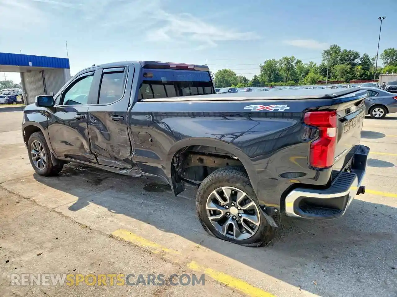 2 fotografías del automóvil dañado 1GCRDKEK6PZ263195 CHEVROLET SILVERADO 2023