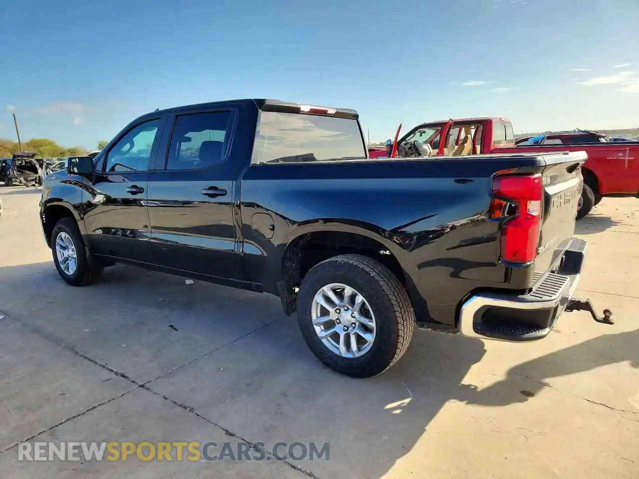 2 fotografías del automóvil dañado 1GCUDDED2PZ333878 CHEVROLET SILVERADO 2023