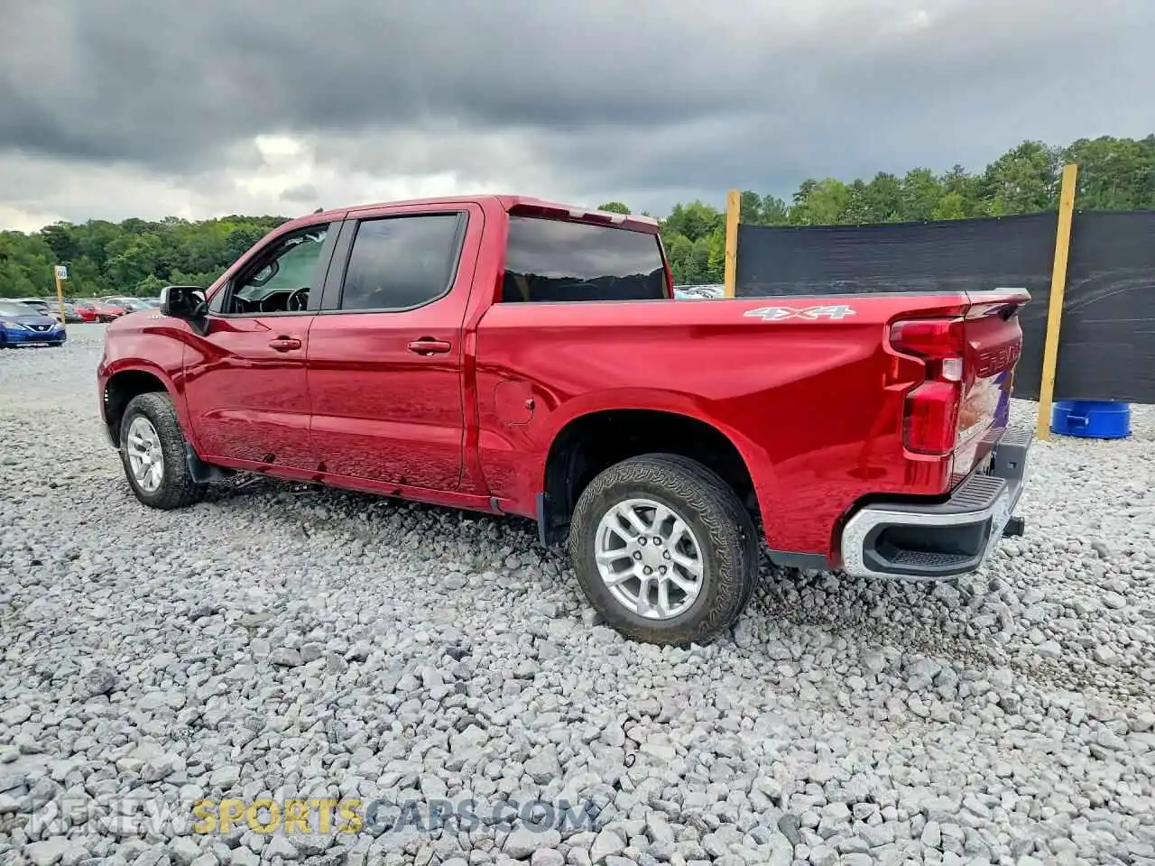 2 fotografías del automóvil dañado 1GCUDDEDXPZ159235 CHEVROLET SILVERADO 2023