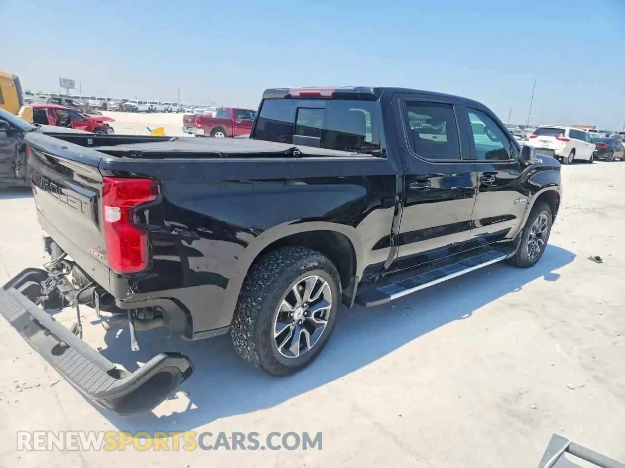 3 fotografías del automóvil dañado 1GCUDEE81PZ262259 CHEVROLET SILVERADO 2023