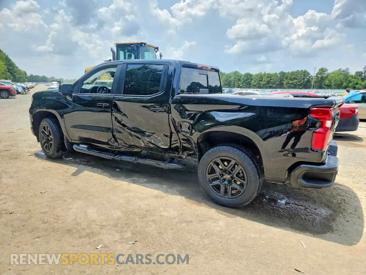 2 fotografías del automóvil dañado 1GCUDEE85PZ274222 CHEVROLET SILVERADO 2023