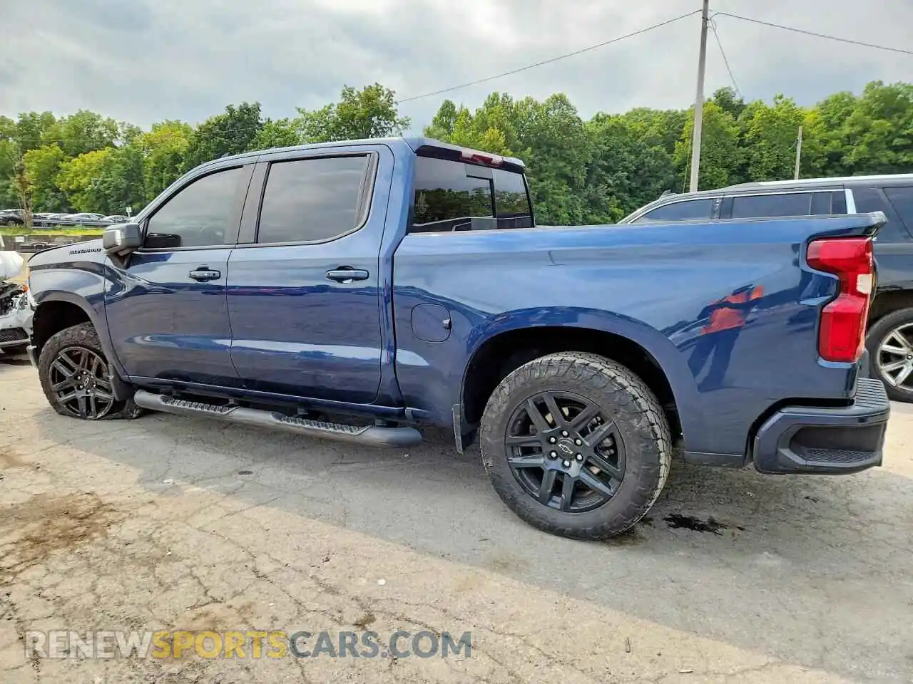 2 fotografías del automóvil dañado 1GCUDEEL7PZ210526 CHEVROLET SILVERADO 2023