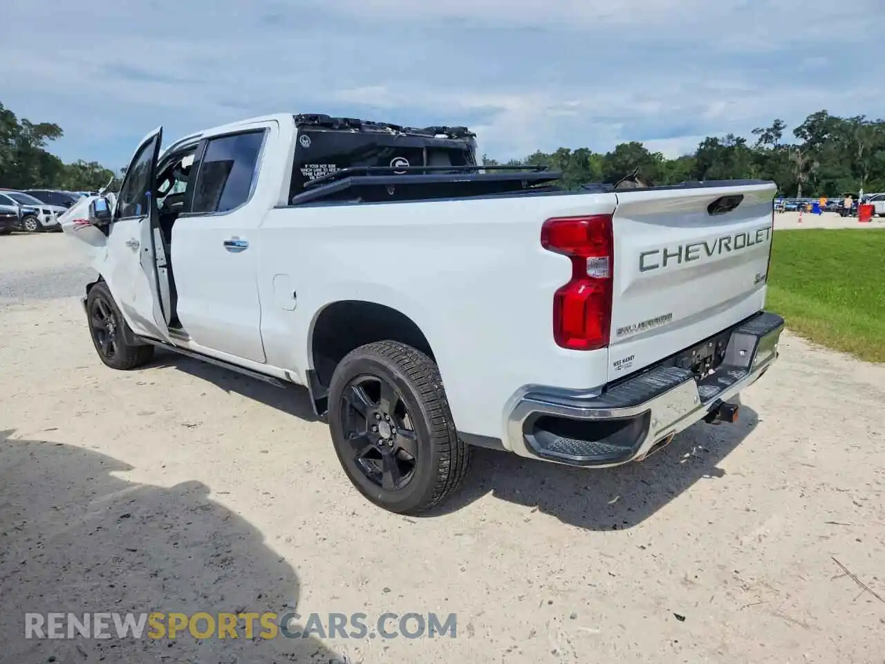 2 fotografías del automóvil dañado 1GCUDGE82PZ316356 CHEVROLET SILVERADO 2023