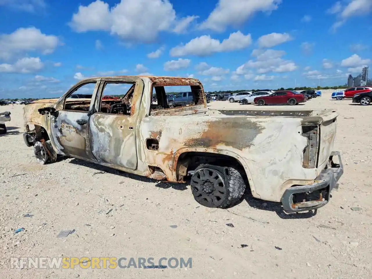 3 Photograph of a damaged car 2GC1YNEYXP1729033 CHEVROLET SILVERADO 2023