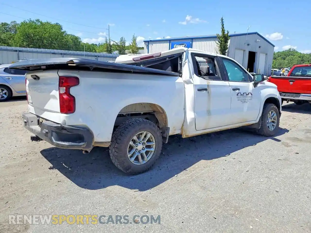 3 fotografías del automóvil dañado 2GCUDAED0P1102436 CHEVROLET SILVERADO 2023