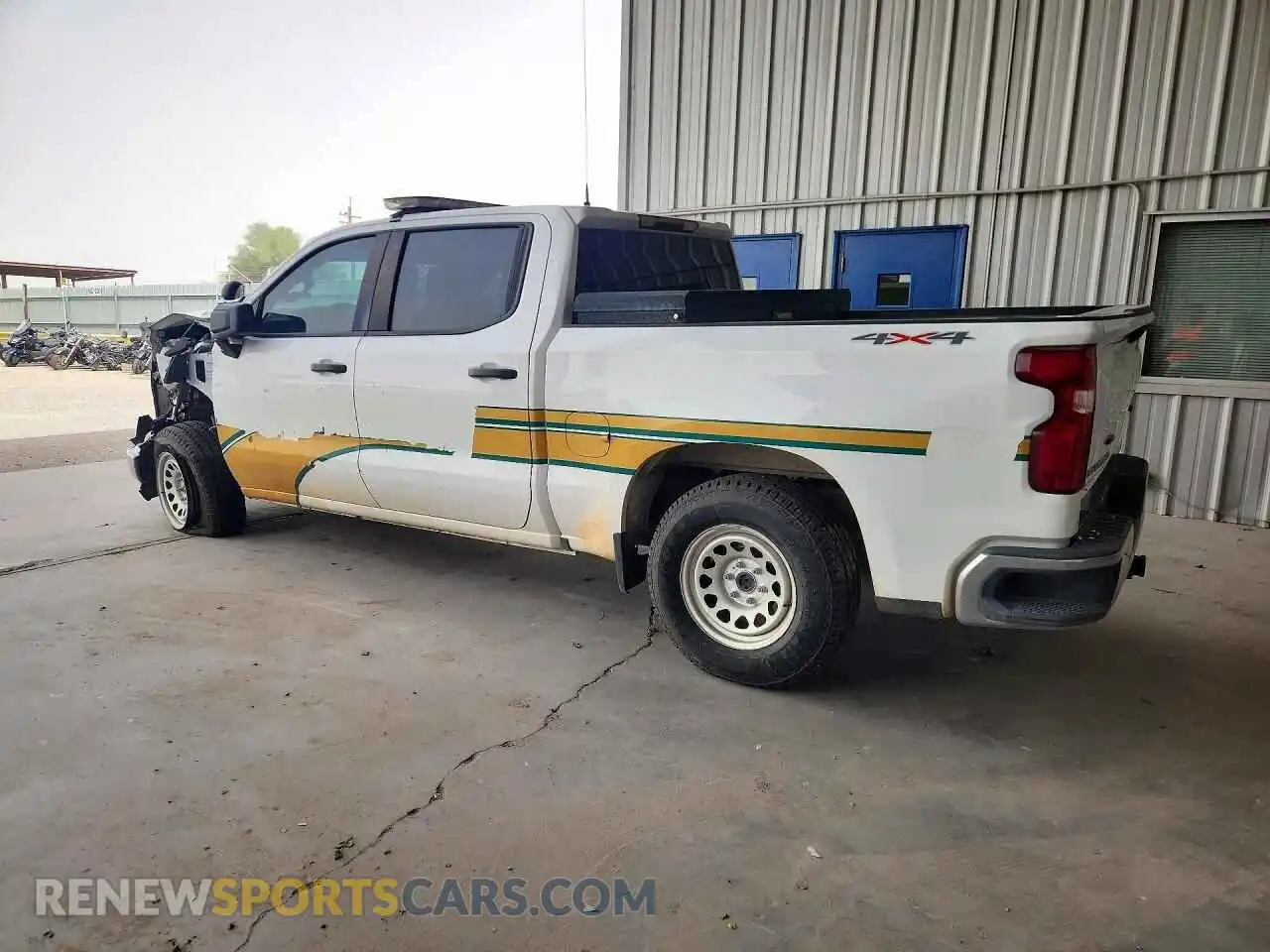 2 fotografías del automóvil dañado 2GCUDAED7P1115474 CHEVROLET SILVERADO 2023
