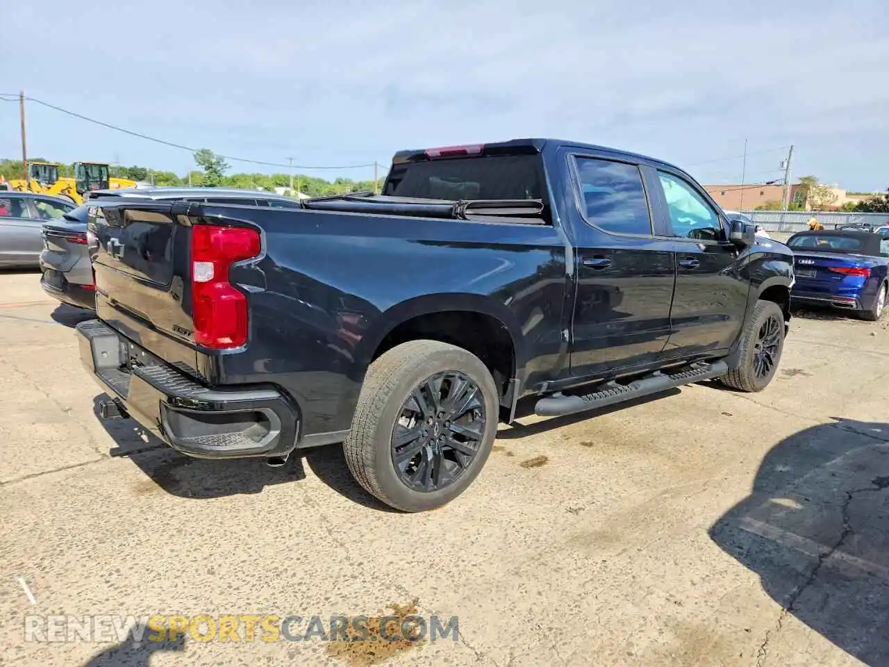 3 fotografías del automóvil dañado 2GCUDEEDXP1102158 CHEVROLET SILVERADO 2023