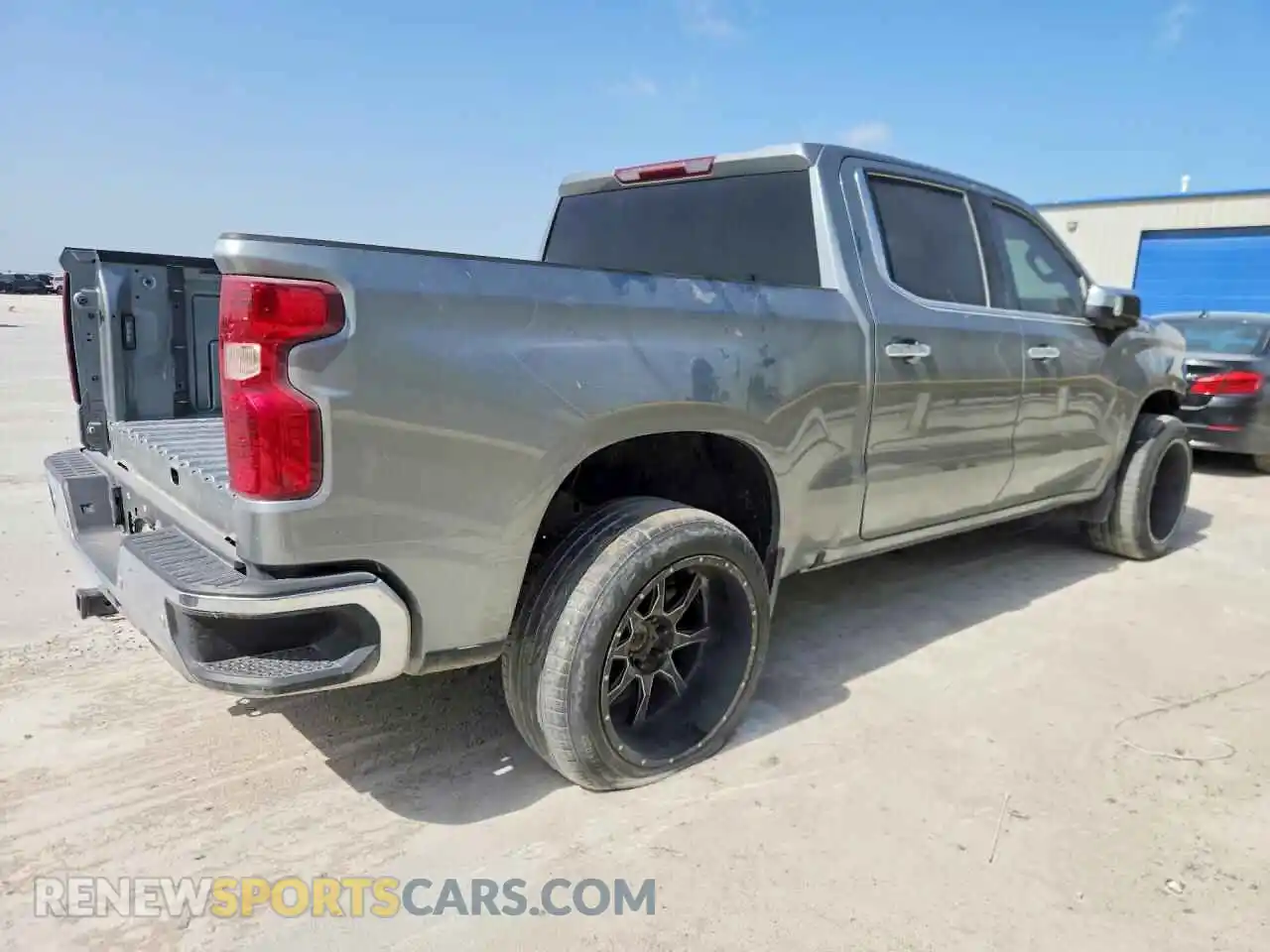 3 Photograph of a damaged car 2GCUDGED7P1152429 CHEVROLET SILVERADO 2023