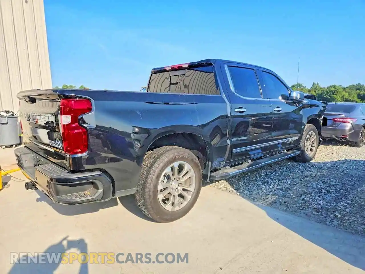 3 Photograph of a damaged car 2GCUDJED3P1113768 CHEVROLET SILVERADO 2023