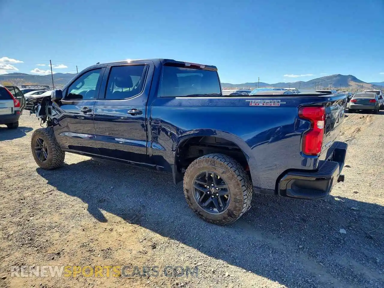 2 fotografías del automóvil dañado 3GCUDFED3PG115069 CHEVROLET SILVERADO 2023
