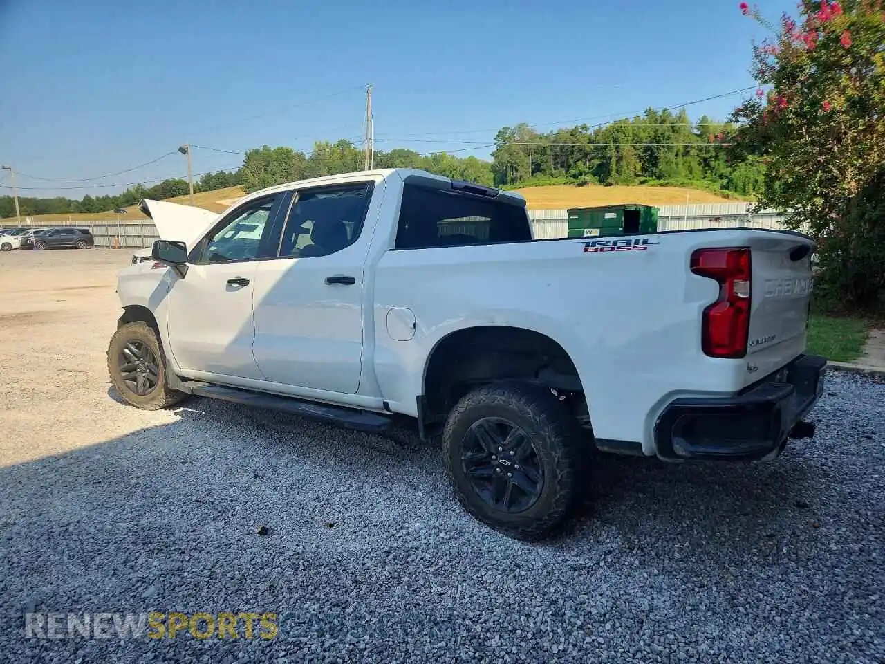 2 fotografías del automóvil dañado 3GCUDFED9PG252906 CHEVROLET SILVERADO 2023