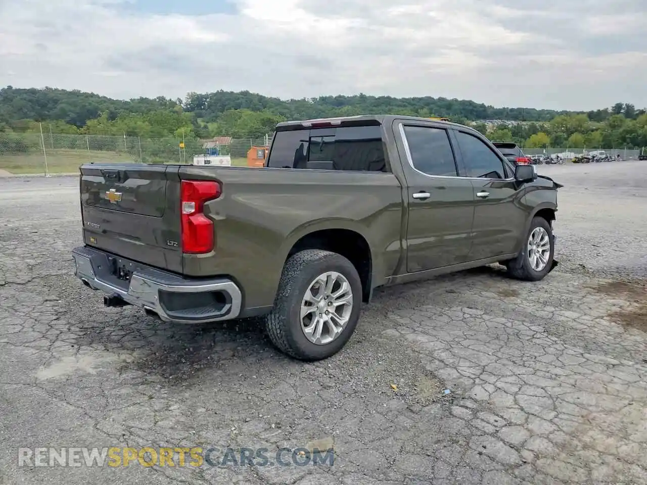 3 Photograph of a damaged car 3GCUDGEDXPG342703 CHEVROLET SILVERADO 2023