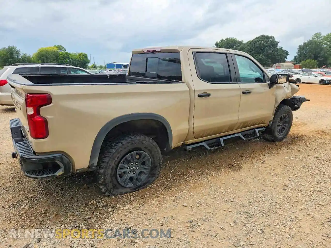 3 fotografías del automóvil dañado 3GCUDHEL6PG150210 CHEVROLET SILVERADO 2023