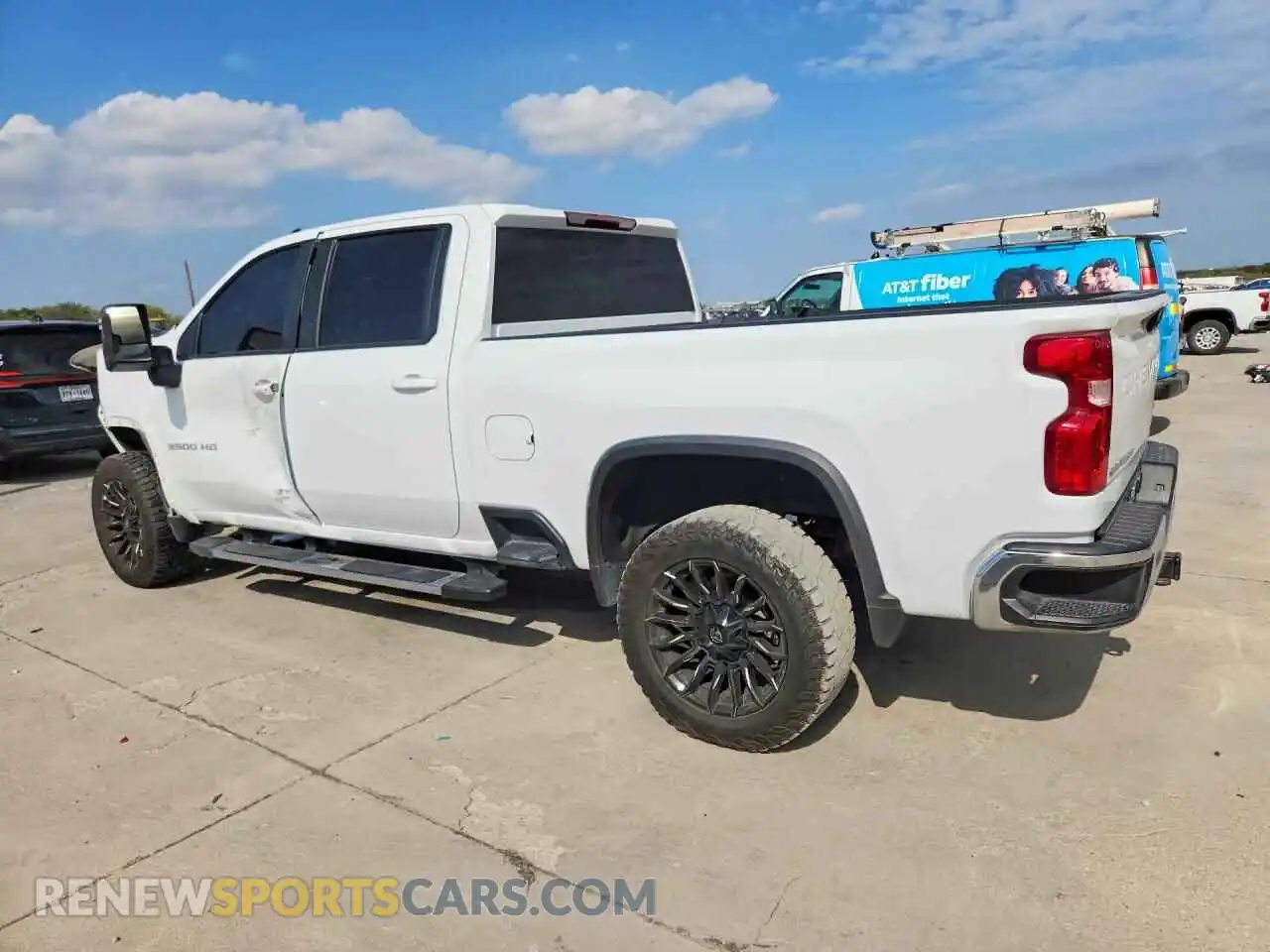 2 Photograph of a damaged car 1GC1YNEY2RF336137 CHEVROLET SILVERADO 2024