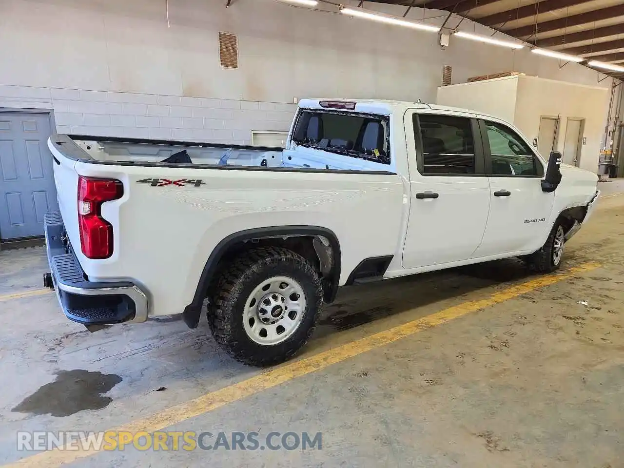 3 Photograph of a damaged car 1GC4YLE70RF179961 CHEVROLET SILVERADO 2024