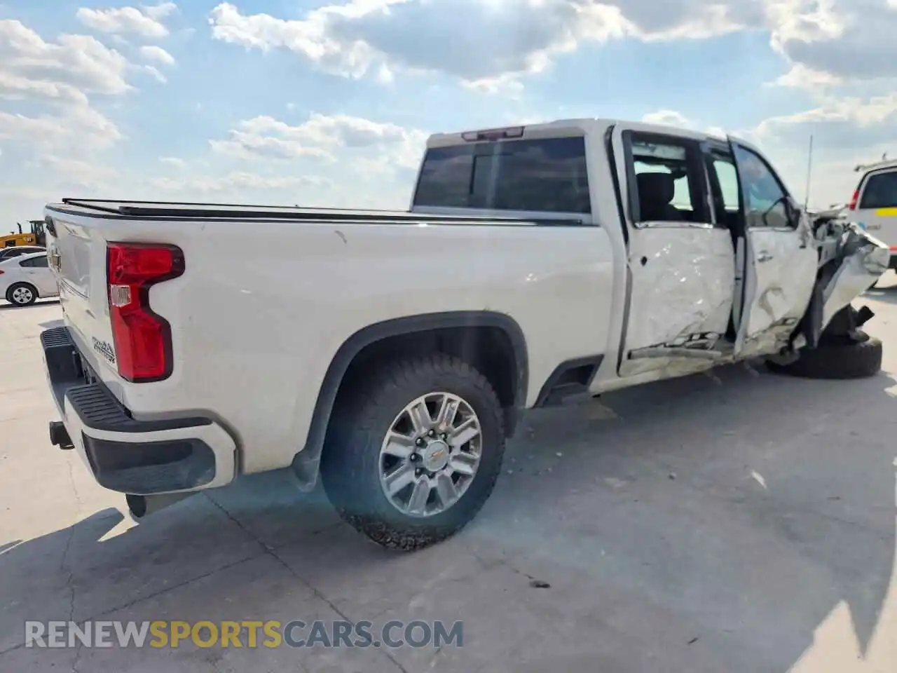 3 fotografías del automóvil dañado 1GC4YREY0RF188199 CHEVROLET SILVERADO 2024
