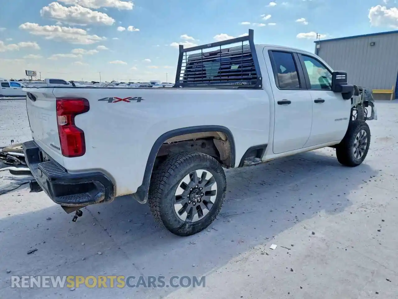 3 Фотография поврежденного автомобиля 1GC5YME72RF354723 CHEVROLET SILVERADO 2024