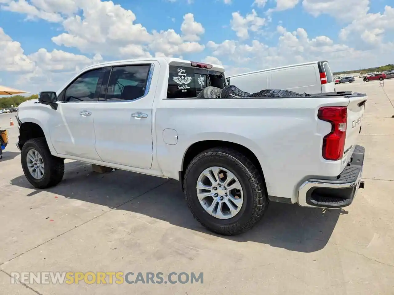 2 fotografías del automóvil dañado 1GCPAEED0RZ150803 CHEVROLET SILVERADO 2024