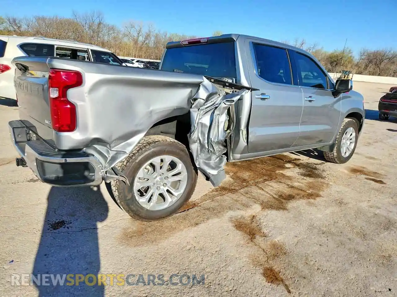 3 Фотография поврежденного автомобиля 1GCUDGED8RZ285145 CHEVROLET SILVERADO 2024