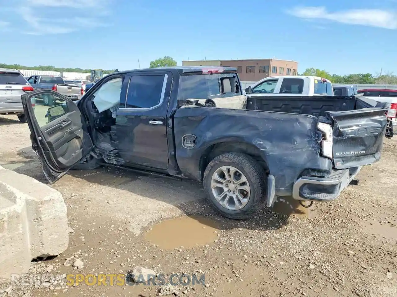2 fotografías del automóvil dañado 1GCUDGEL2RZ152310 CHEVROLET SILVERADO 2024