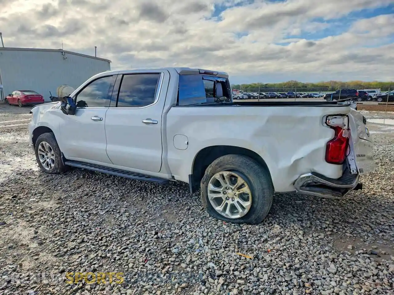 2 fotografías del automóvil dañado 1GCUDGEL8RZ174232 CHEVROLET SILVERADO 2024