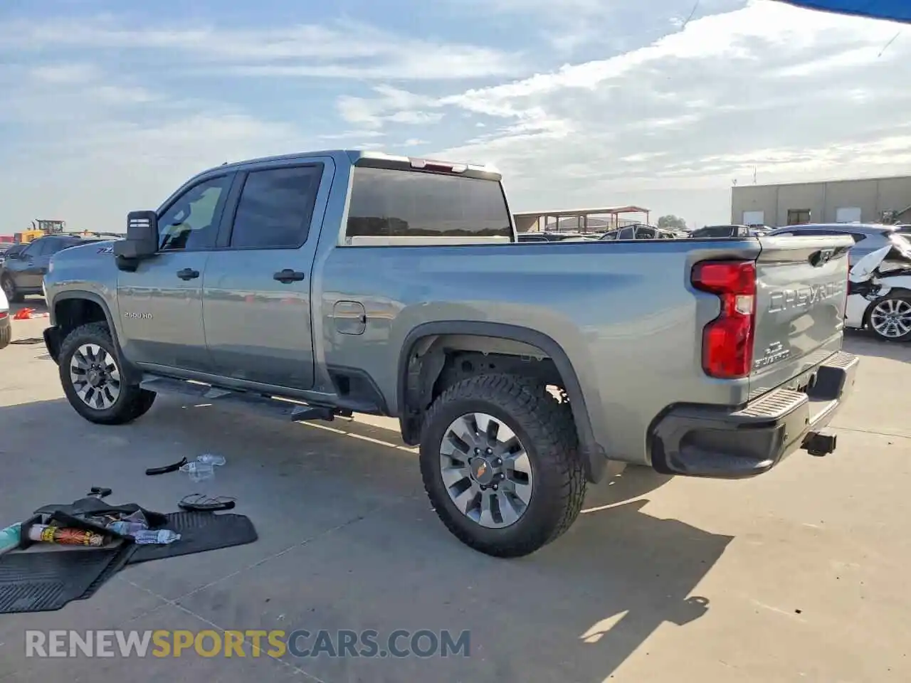 2 Фотография поврежденного автомобиля 2GC1YME75R1231388 CHEVROLET SILVERADO 2024