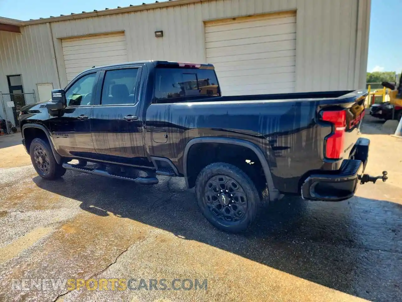 2 fotografías del automóvil dañado 2GC4YNEY9R1239683 CHEVROLET SILVERADO 2024