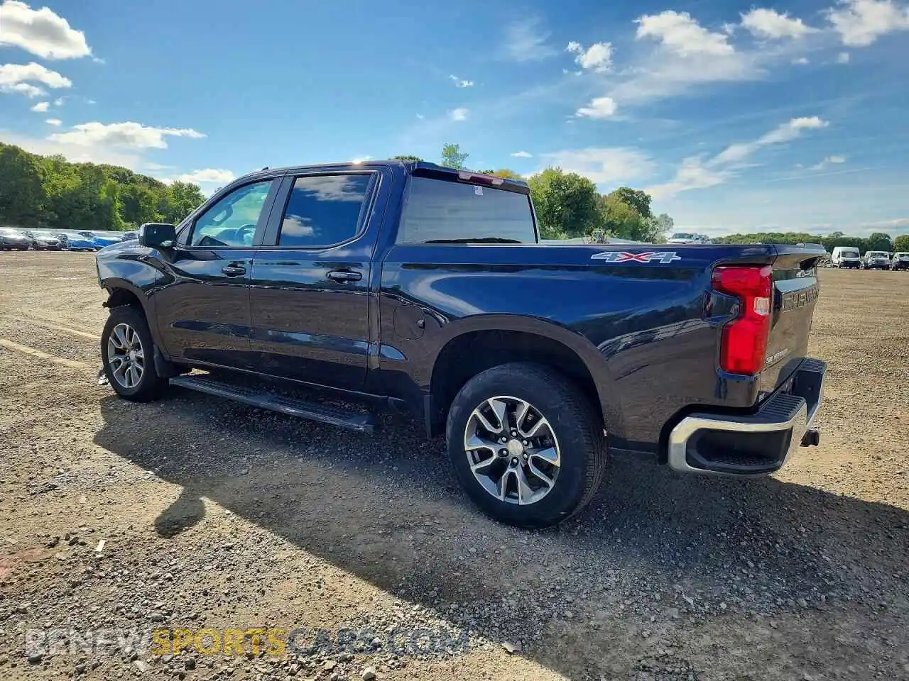 2 Фотография поврежденного автомобиля 2GCUDDED5R1137333 CHEVROLET SILVERADO 2024