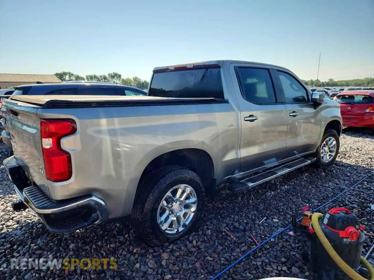 3 Фотография поврежденного автомобиля 2GCUDDED9R1238598 CHEVROLET SILVERADO 2024