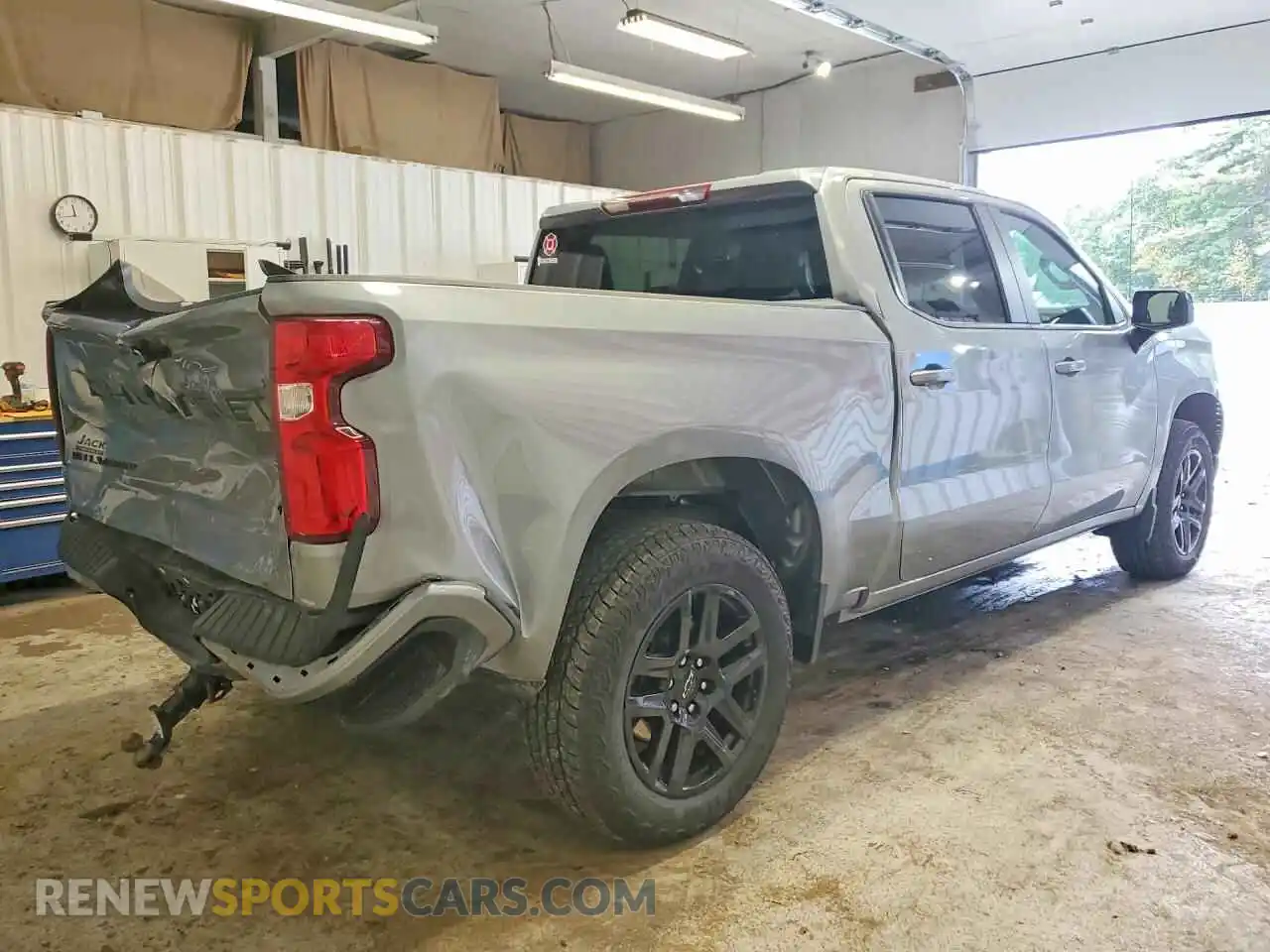 3 fotografías del automóvil dañado 2GCUDEED2R1177441 CHEVROLET SILVERADO 2024