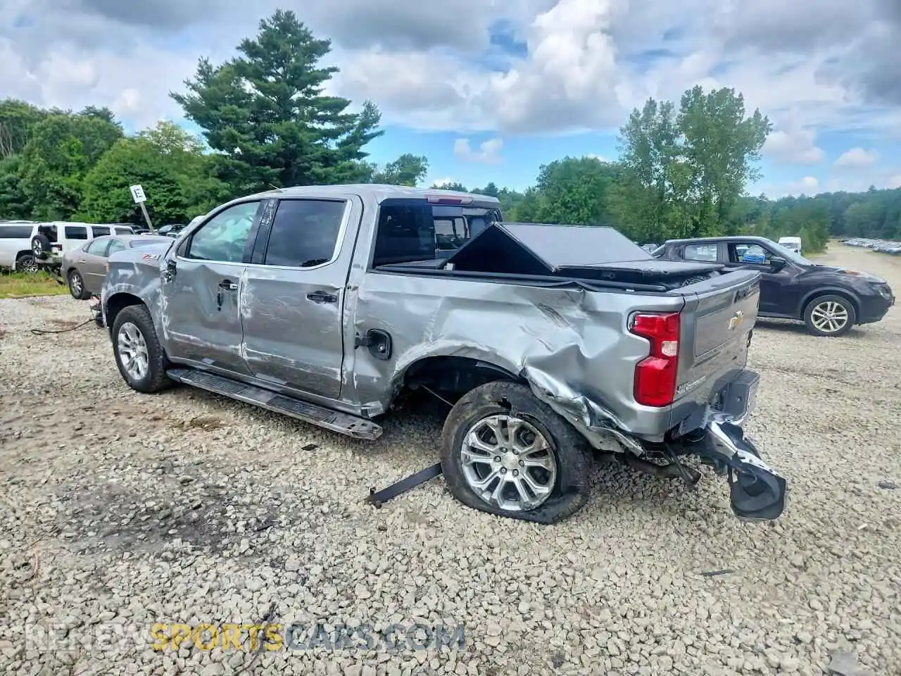 2 fotografías del automóvil dañado 2GCUDGED7R1129218 CHEVROLET SILVERADO 2024