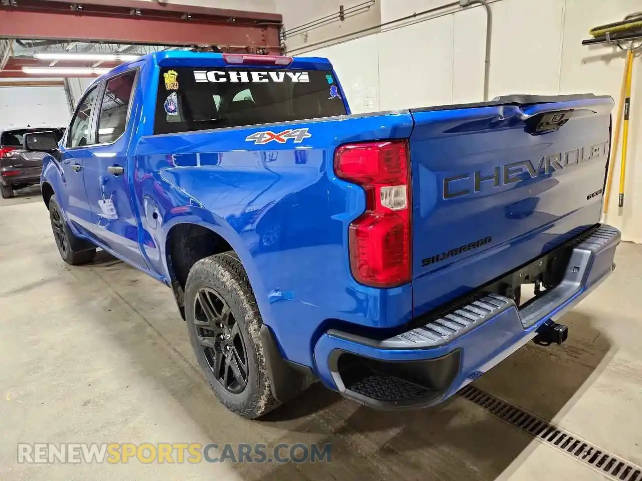 2 Photograph of a damaged car 3GCPDBEK9RG241573 CHEVROLET SILVERADO 2024