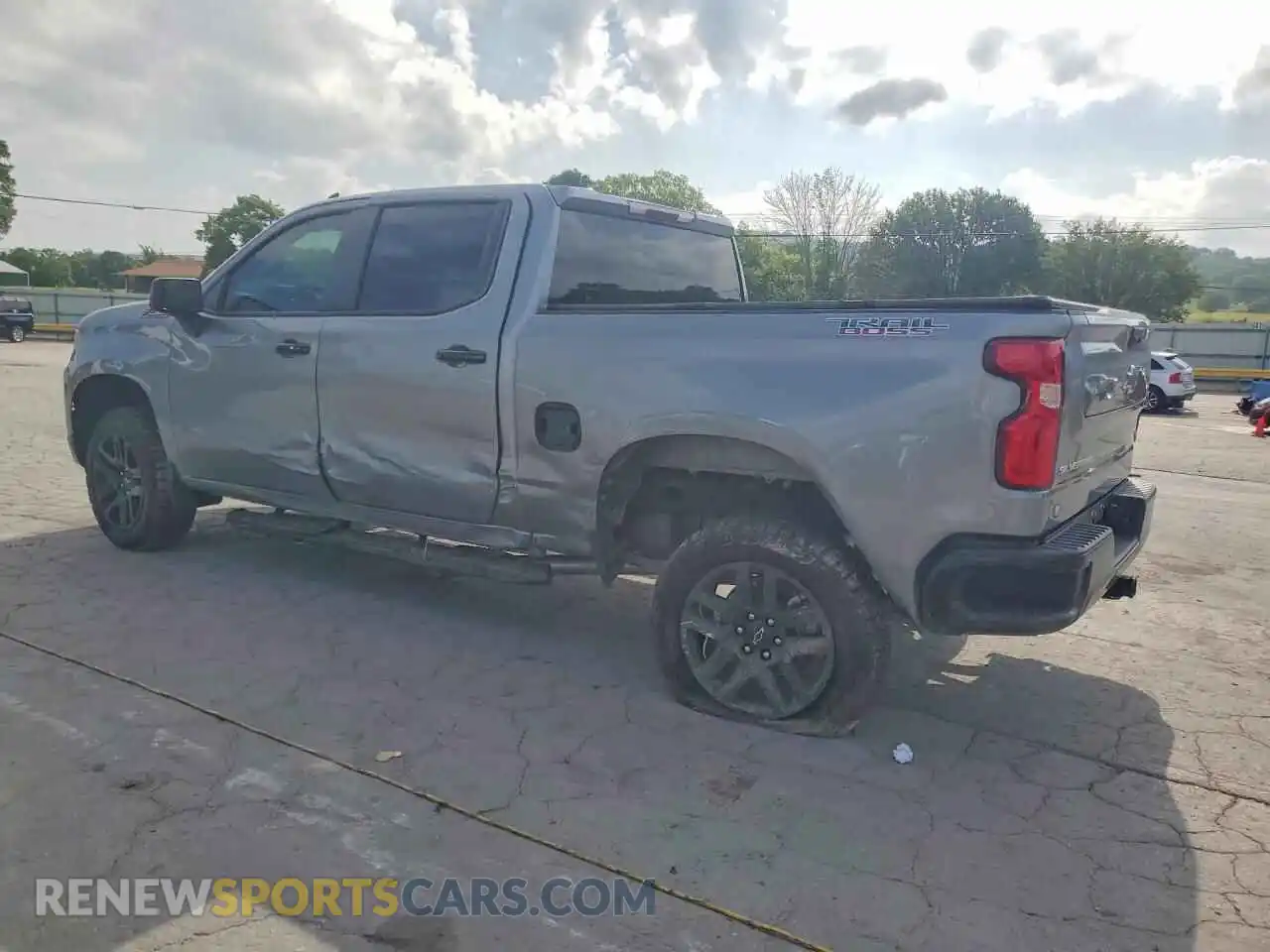 2 Photograph of a damaged car 3GCPDFEK9RG261779 CHEVROLET SILVERADO 2024