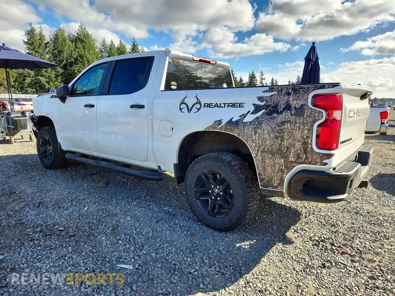 2 fotografías del automóvil dañado 3GCUDCED5RG316702 CHEVROLET SILVERADO 2024