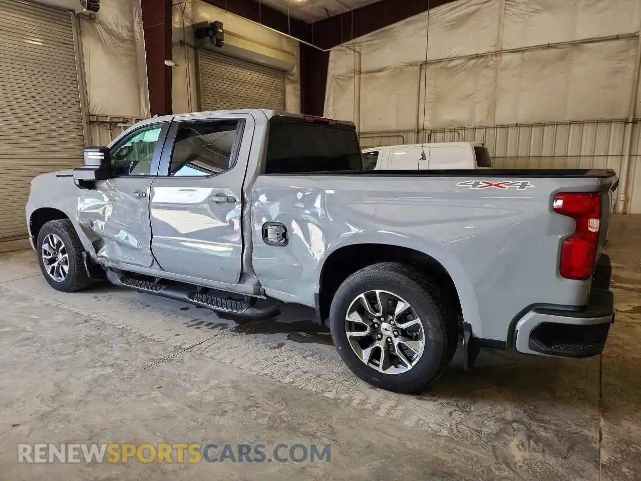2 Фотография поврежденного автомобиля 3GCUDEE8XRG425431 CHEVROLET SILVERADO 2024