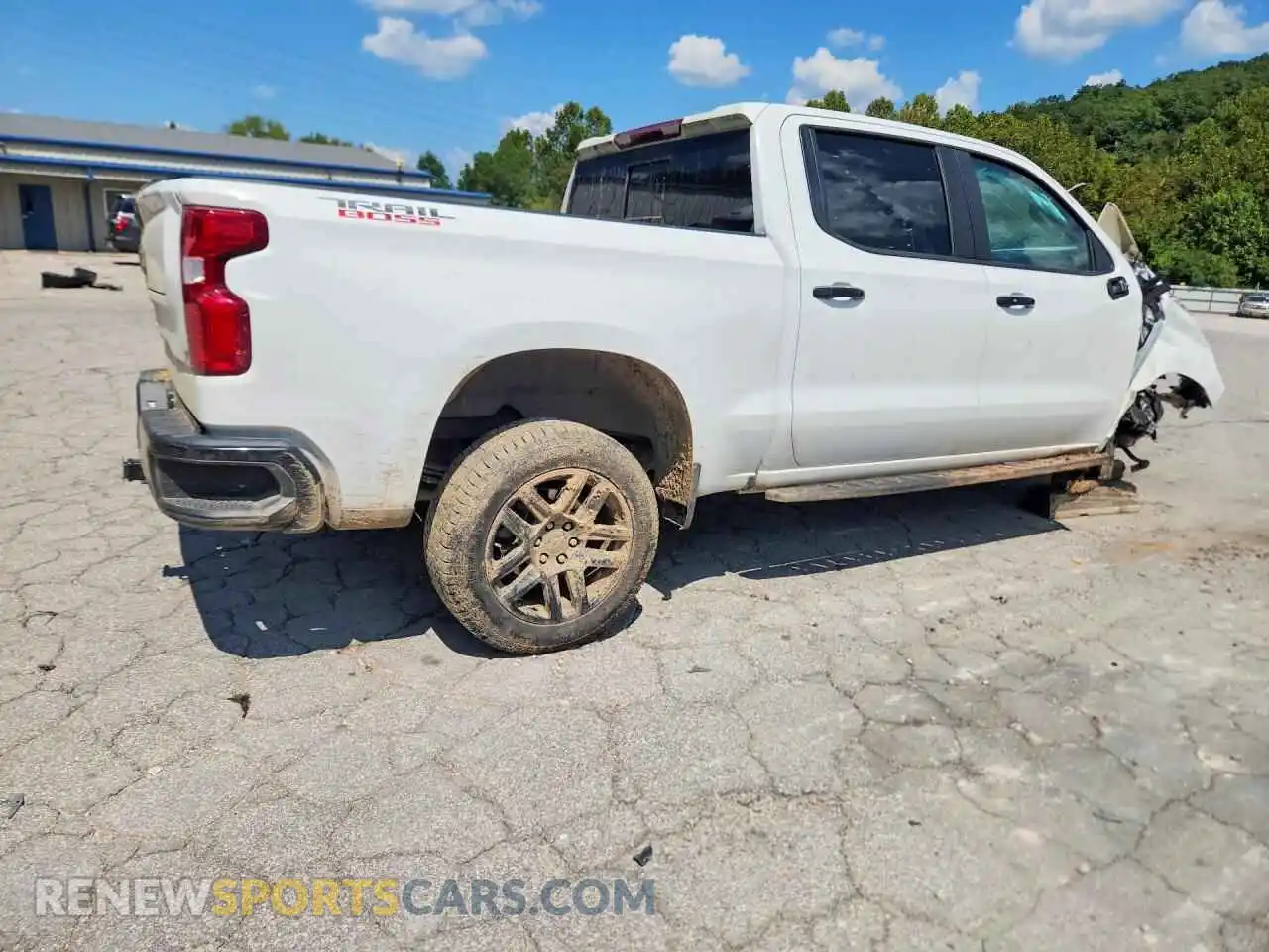 3 Photograph of a damaged car 3GCUDFE83RG169994 CHEVROLET SILVERADO 2024