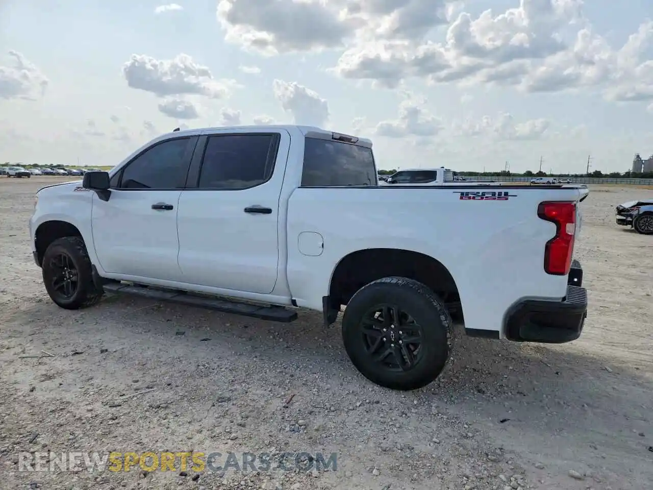 2 Фотография поврежденного автомобиля 3GCUDFED7RG315102 CHEVROLET SILVERADO 2024