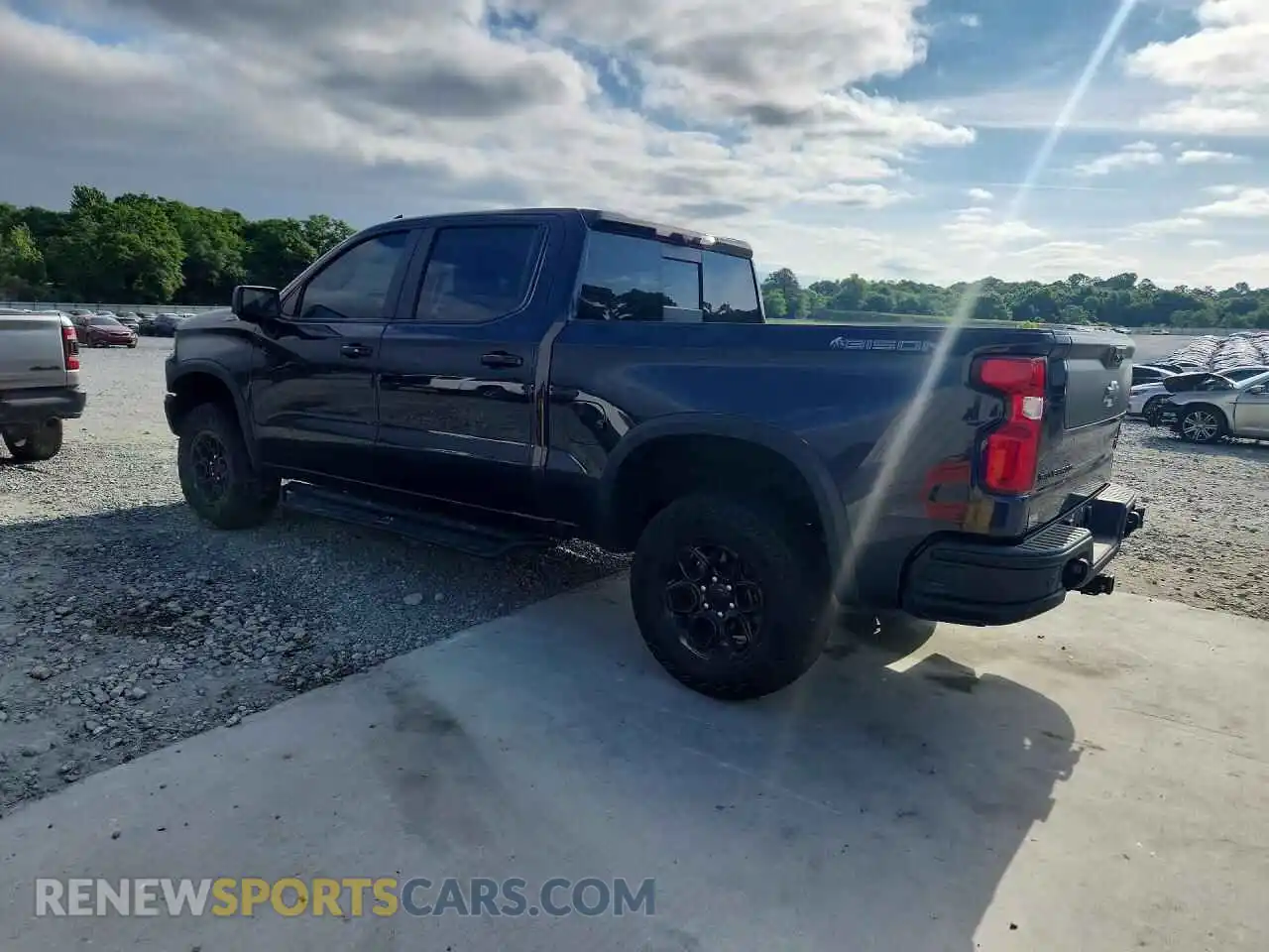 2 Photograph of a damaged car 3GCUDHE8XRG100070 CHEVROLET SILVERADO 2024