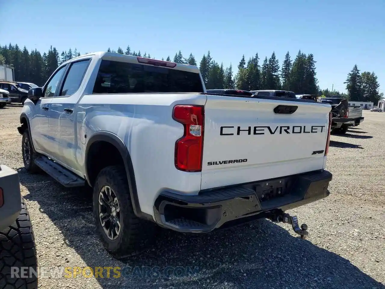 2 fotografías del automóvil dañado 3GCUDHE8XRG178879 CHEVROLET SILVERADO 2024
