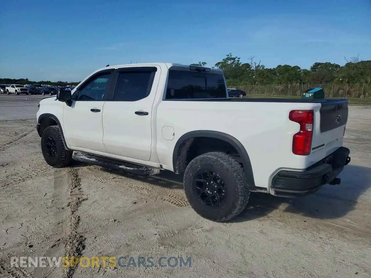 2 Фотография поврежденного автомобиля 3GCUDHE8XRG299184 CHEVROLET SILVERADO 2024