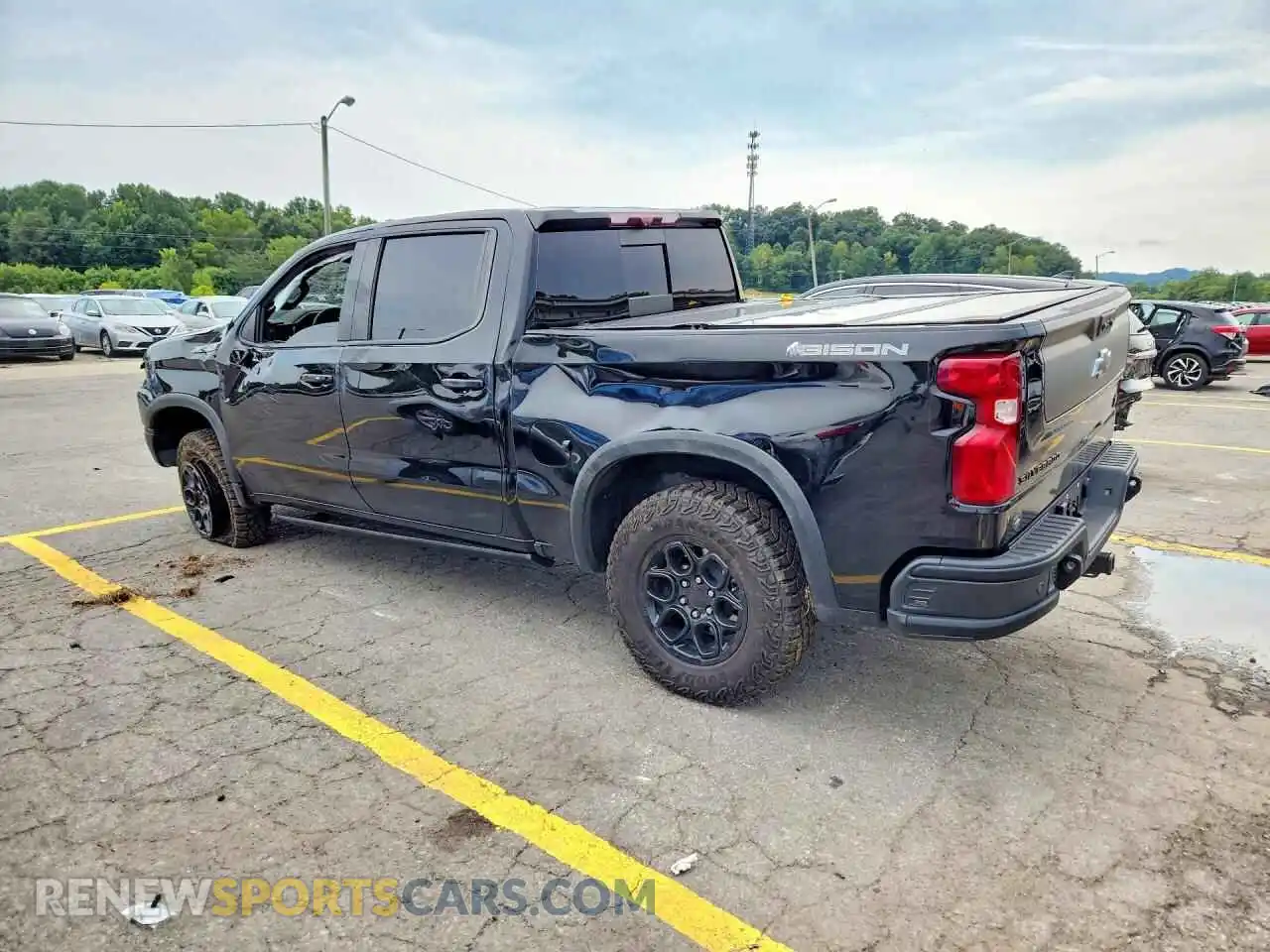 2 fotografías del automóvil dañado 3GCUDHEL0RG201736 CHEVROLET SILVERADO 2024
