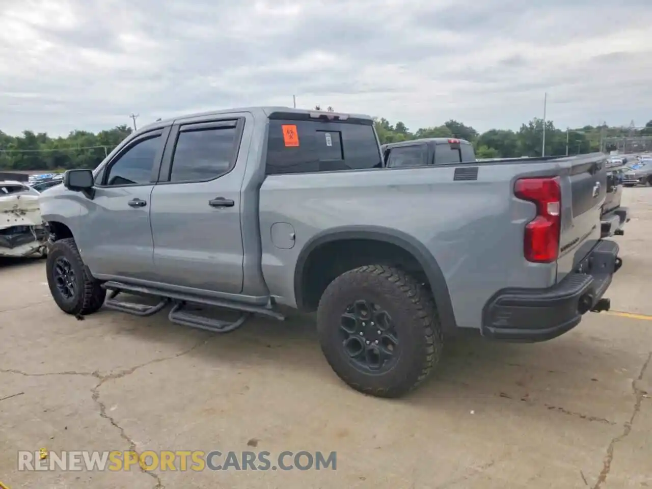 2 Photograph of a damaged car 3GCUDHEL5RG313237 CHEVROLET SILVERADO 2024