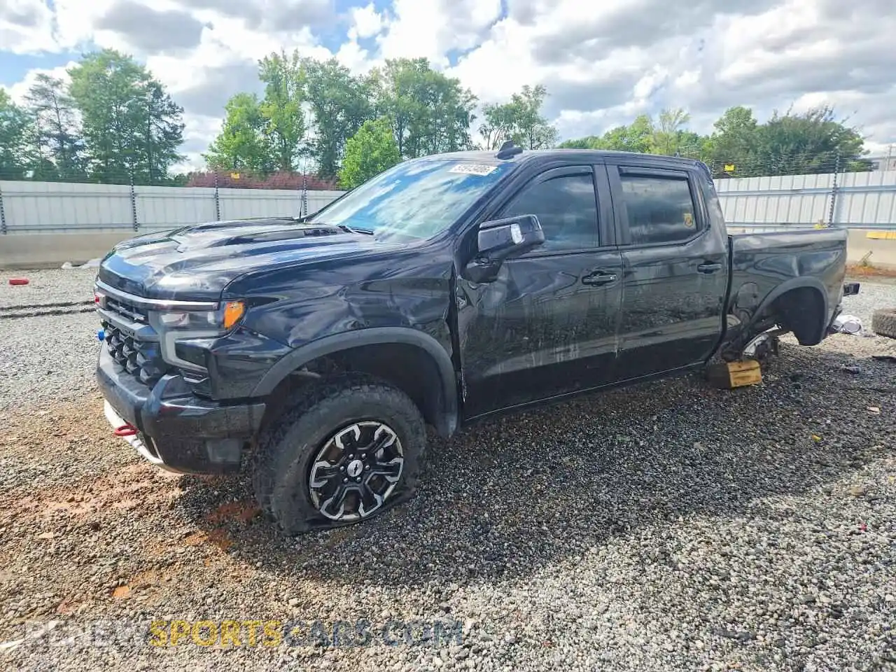 1 Фотография поврежденного автомобиля 3GCUDHEL8RG100718 CHEVROLET SILVERADO 2024