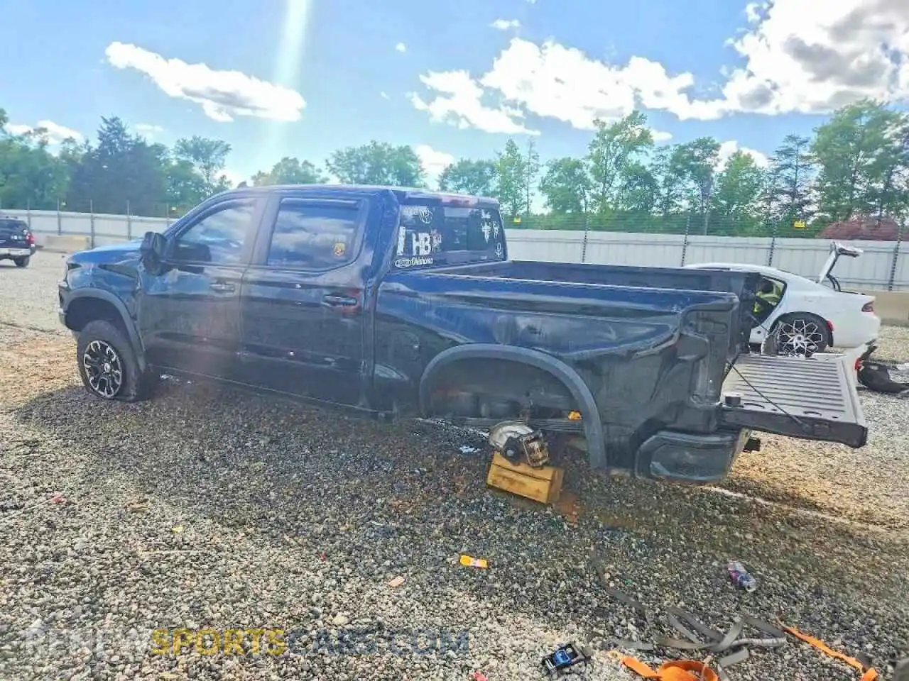 2 Фотография поврежденного автомобиля 3GCUDHEL8RG100718 CHEVROLET SILVERADO 2024
