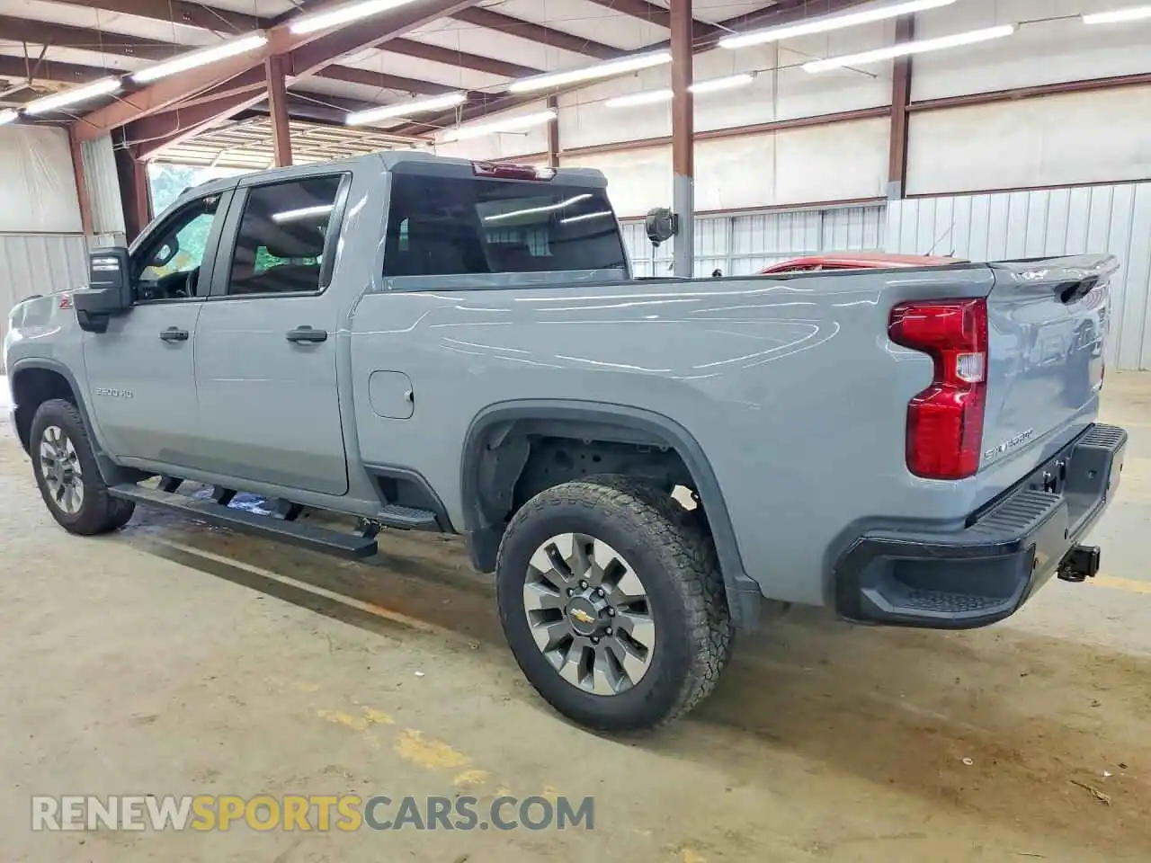 2 fotografías del automóvil dañado 1GC4KME72SF130001 CHEVROLET SILVERADO 2025
