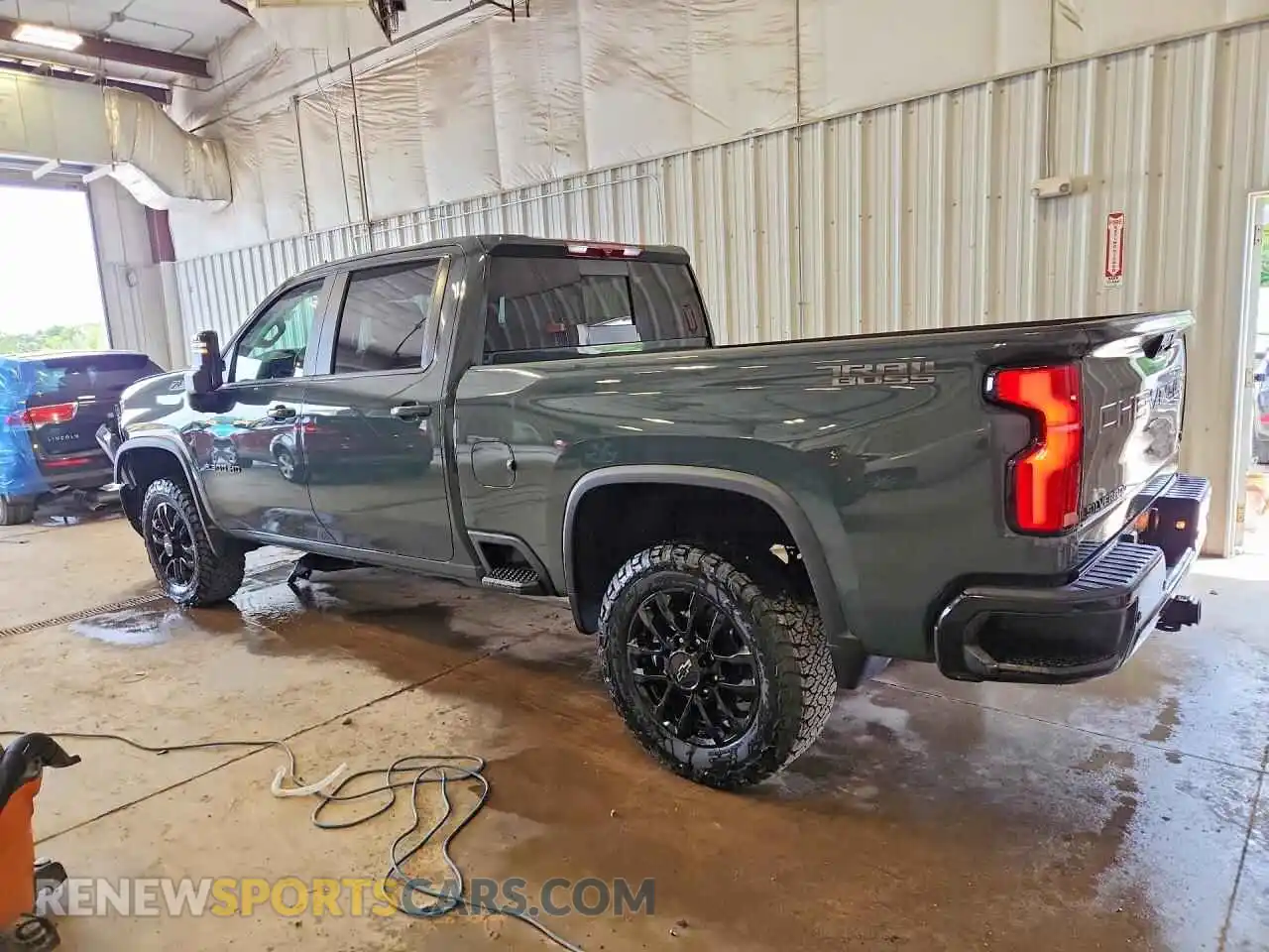 2 Фотография поврежденного автомобиля 1GC4KNEY8SF150526 CHEVROLET SILVERADO 2025